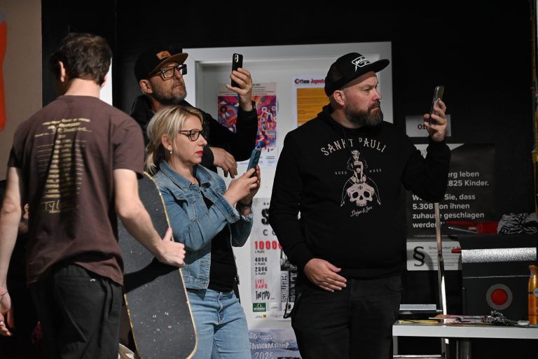 Skate-Contest begeistert Lustenau: Die packenden Szenen wurden von vielen mit dem Handy festgehalten.