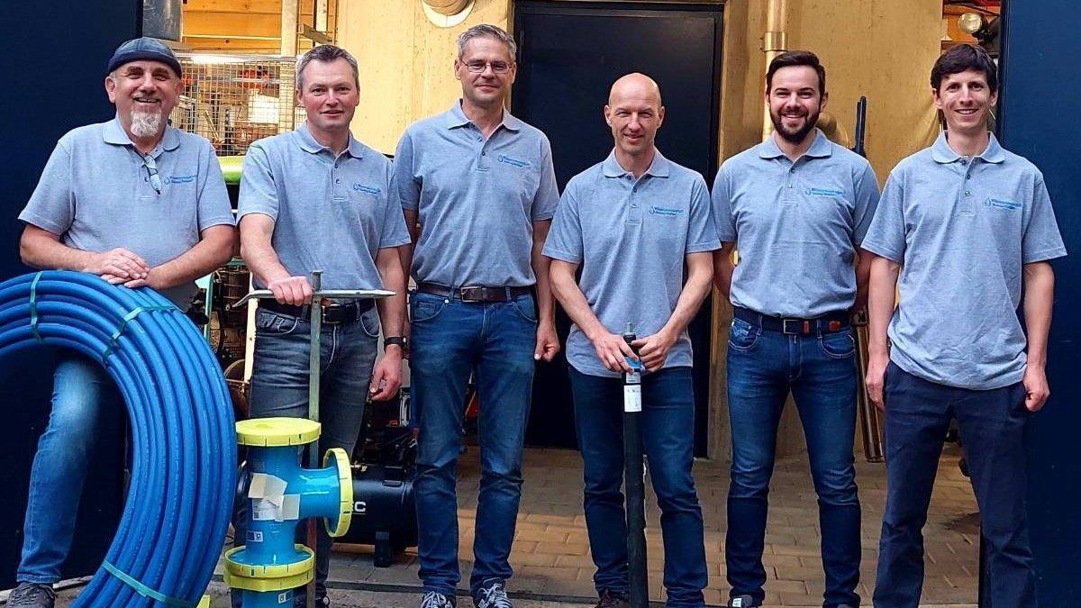 Die Vorstandschaft der Wassergenossenschaft Sulzberg-Kirchdorf nutzt den Wälderstrom als Pumpstrom für die Wasserversorgung.