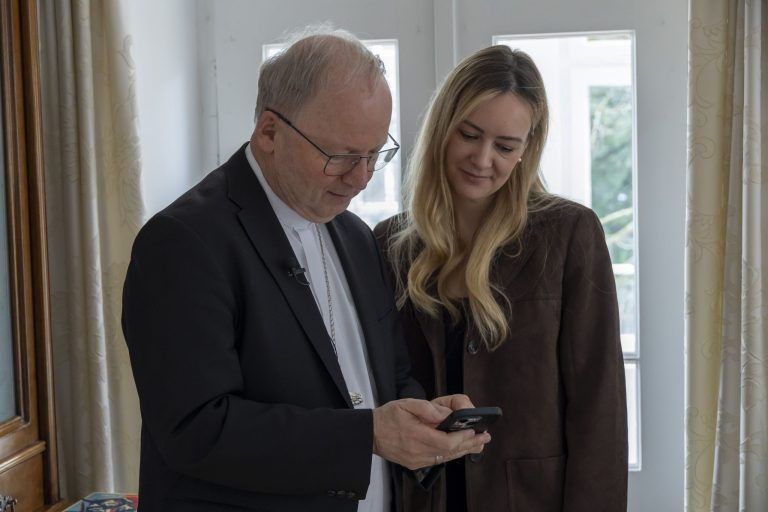 "Promis ganz privat": So lebt Bischof Benno Elbs