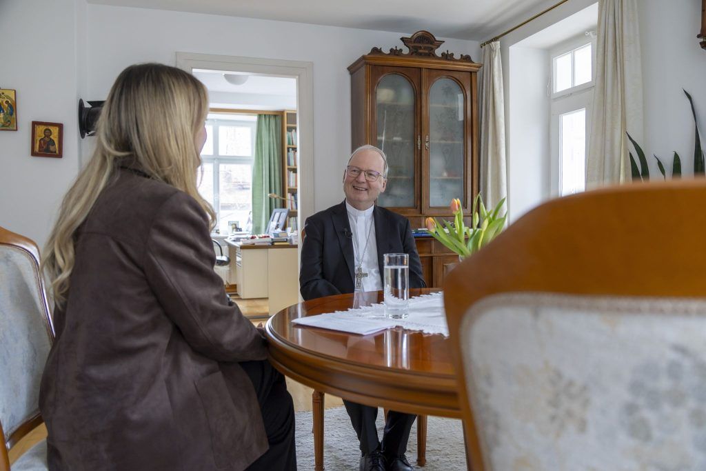 &#8220;Promis ganz privat&#8221;: So lebt Bischof Benno Elbs