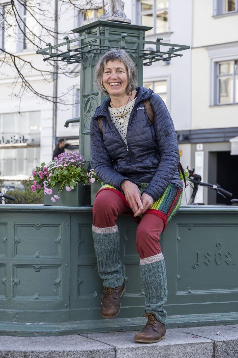 Immer der Freude nach: Ulrike Egartner erobert Europas Straßen als singende Elbin