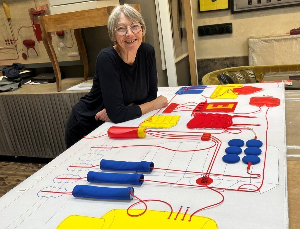 Carmen Pfanner entwirft die Urkundengestaltung für den Kunst- und Kulturpreis