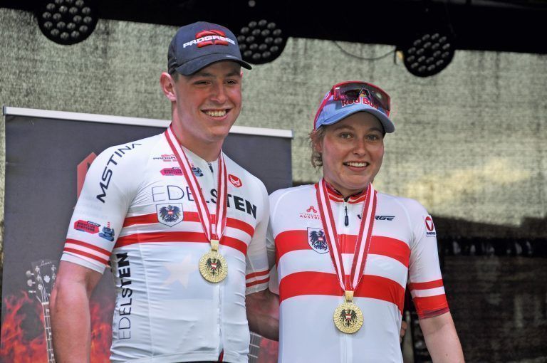 Marktplatz wurde zur Mountainbike-Strecke: Theo Hauser und Laura Stigger gehören zur Weltspitze im Mountainbikesport.