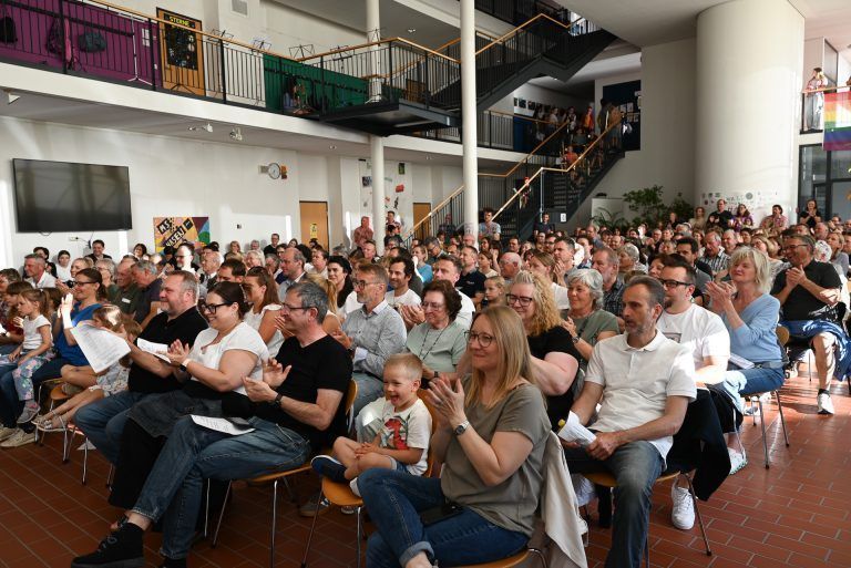 Blechbläser luden zum Blechauflauf-Konzert: Die Aula der Mittelschule Hasenfeld war bis auf den letzten Platz gefüllt.