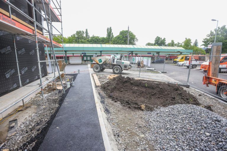 Im Eiltempo zum neuen Bahnhofsgebäude: "Ich bin vorsichtig optimistisch, dass wir es schaffen"