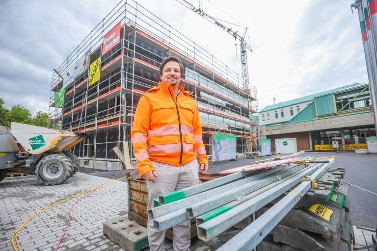 Im Eiltempo zum neuen Bahnhofsgebäude: "Ich bin vorsichtig optimistisch, dass wir es schaffen"