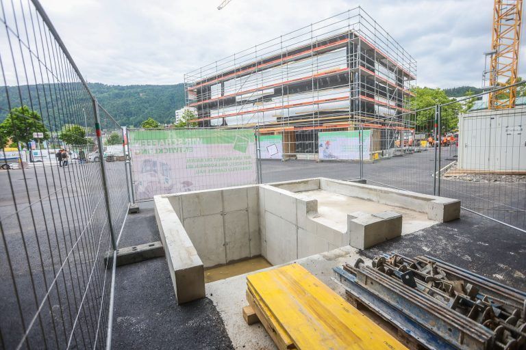 Im Eiltempo zum neuen Bahnhofsgebäude: "Ich bin vorsichtig optimistisch, dass wir es schaffen"