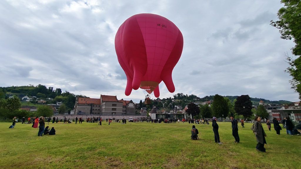 100 Kinder hoben im Ballon ab