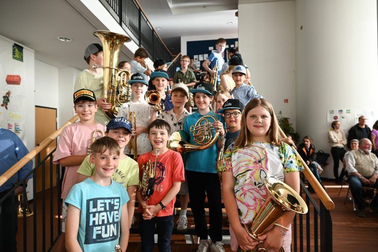 Blechbläser luden zum Blechauflauf-Konzert: Vorfreude auf das bevorstehende Konzert herrschte bei den vielen mitwirkenden Schülern.
