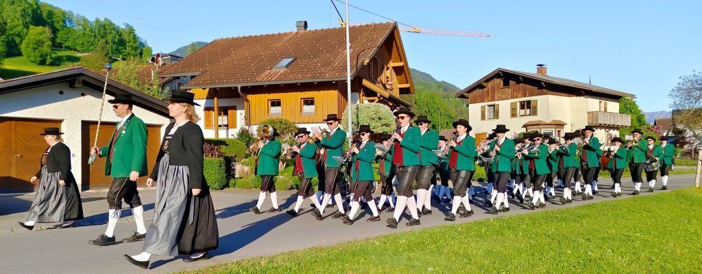 Erster Mai mit zünftiger Blasmusik dabei