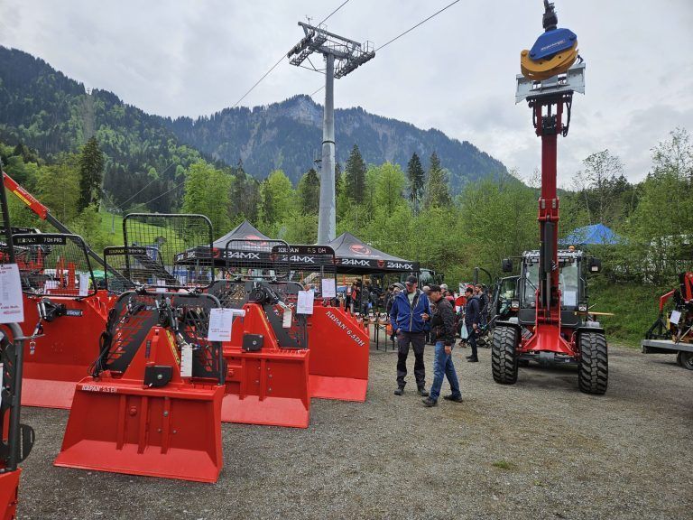 Forstinteressierte kamen voll auf ihre Rechnung: Neueste Technologie wurde bei Bregenzerwälder Forsttag gezeigt.
