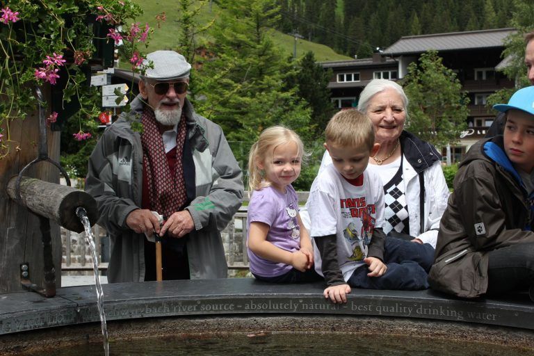 Nachruf auf Herbert Martin Holzer: Ein Erz-Lustenauer mit weitem Horizont : Alle paar Jahre sponserte Heri einen Familienurlaub, um seine in der Welt verstreut lebenden Kinder und Enkel zusammenzubringen.