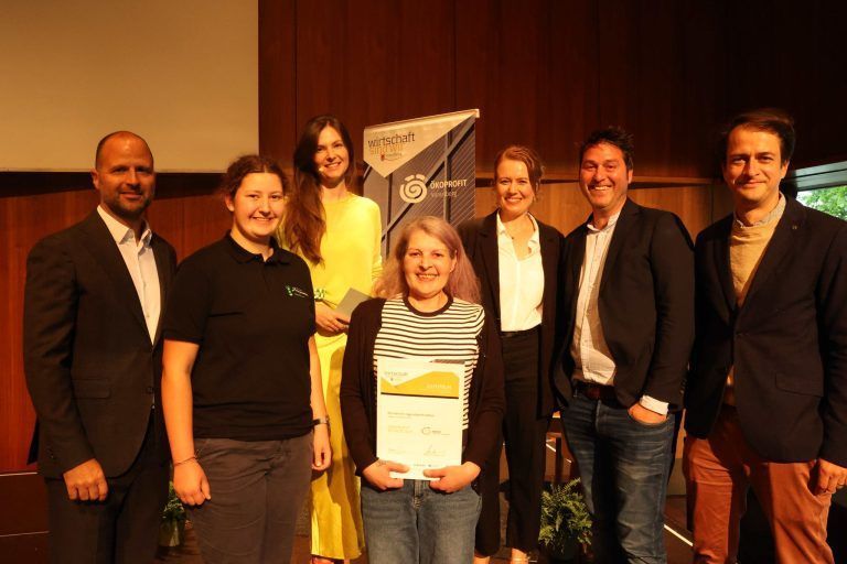 LR Marco Tittler, Emma Raab (Jugendwerkstätte Db.), Isabella Canaval, Tanja Golderer (Jugendwerkstätte Db.), Verena Lässer-Kemple (Land Vbg.), Daniel Zerlauth (Tecnoplast) und Steve Sämmang (milk+honey).