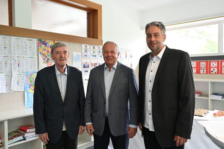 Lebendiger Ort des Lernens: Direktoren in der 50jährigen Geschichte der Mittelschule Klostertal - Kurt Sprenger, Helmut Rauch und Gert Hronek.