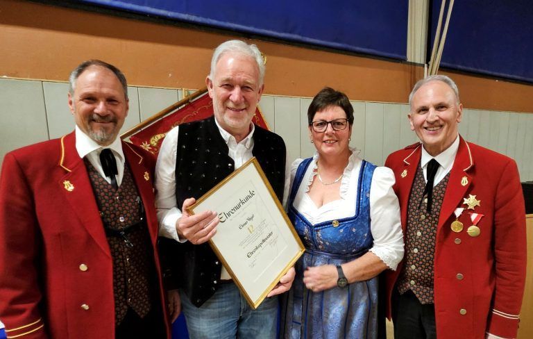 Vorstand Helmut Immler, Ehrenkapellmeister Elmar Vögel, Kulturreferentin Petra Rühnrschopf und Ehrenvorstand Wolfram Baldauf. - Frühlingskonzert 2025 des MV Lochau – Fotogalerie - Frühlingskonzert 2025 des MV Lochau – Fotogalerie