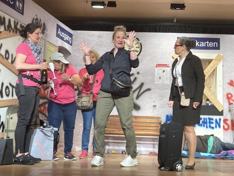 Beste Theaterunterhaltung im Theresienheim - Beste Theaterunterhaltung im Theresienheim