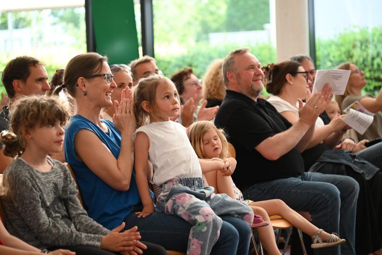 Blechbläser luden zum Blechauflauf-Konzert: Das Publikum war begeistert und applaudierte stolz.