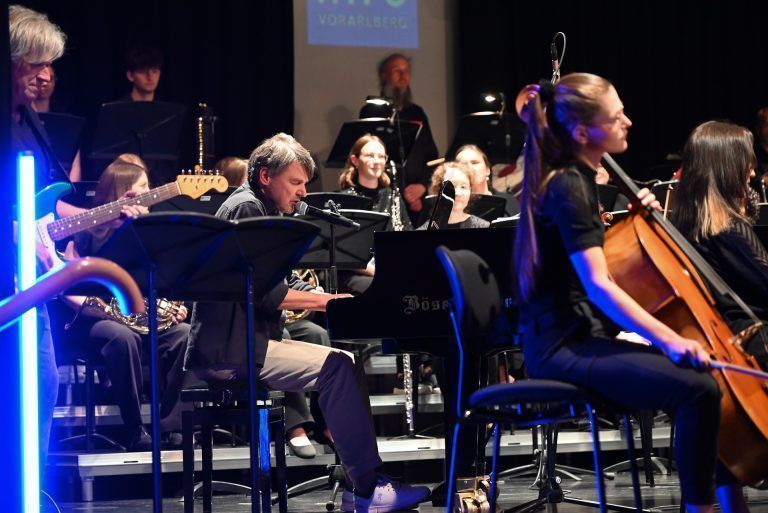 Konzert-Highlight mit Hypo Vorarlberg: Die Band Darwin trat erstmals beim Kundenkonzert der Hypo Vorarlberg auf. Der ehemalige Kurt Fischer überzeugte am Klavier und mit seinem Gesang.