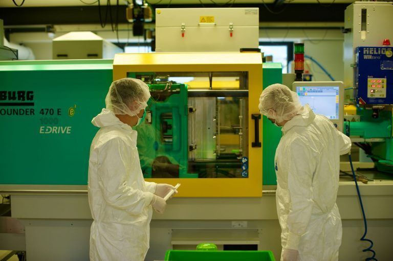 Reinraum-Serienproduktion bei 1zu1