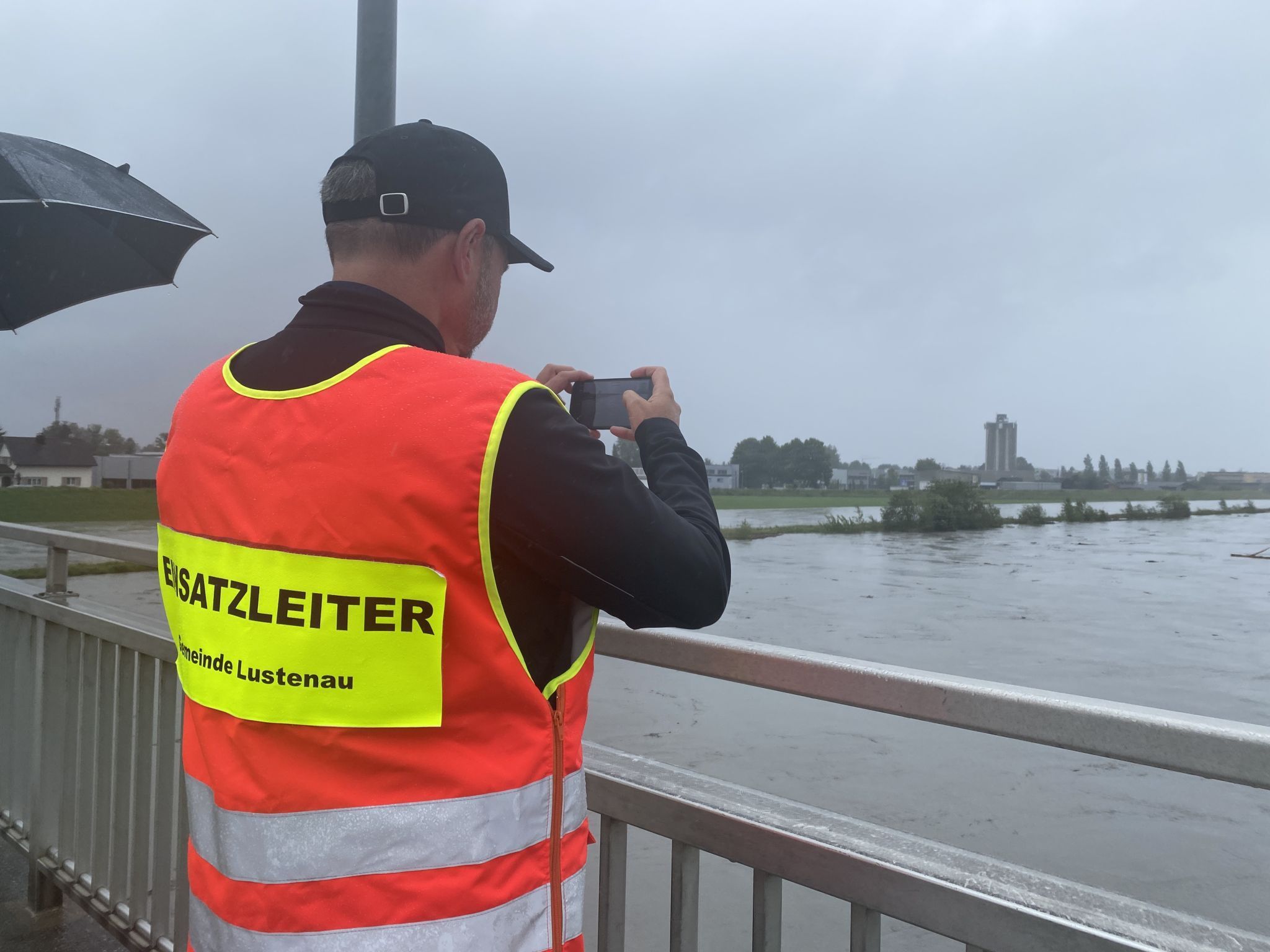 Rheinhochwasser Rheinbrücke Lustenau Höchst - Lokalaugenschein Krisenstab Lustenau mit Bürgermeister Kurt Fischer