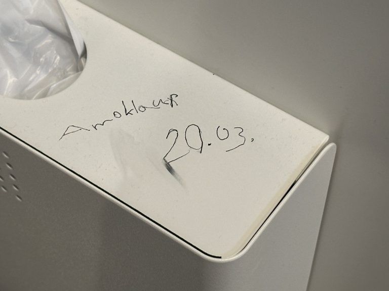 Drohung MS Mittelweiherburg - Schriftzug "Amoklauf 20.03." am Mädchentoilette