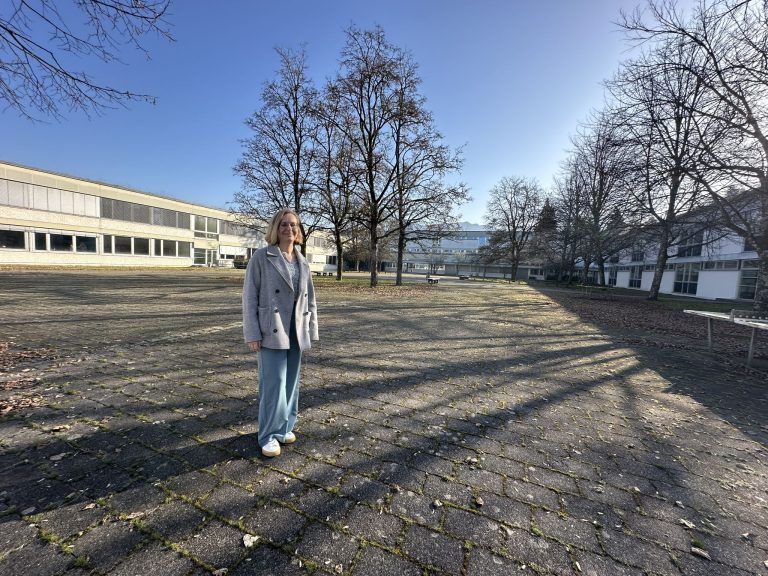 HAK/HAS Bregenz: Lokalaugenschein mit Direktorin Martina Reutin - im Innenhof entsteht eine Erweiterung