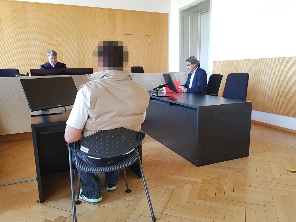 Nach Ausraster auf Marktplatz: Angebot des Gerichts scheint 21-Jährigen nur mäßig zu begeistern
