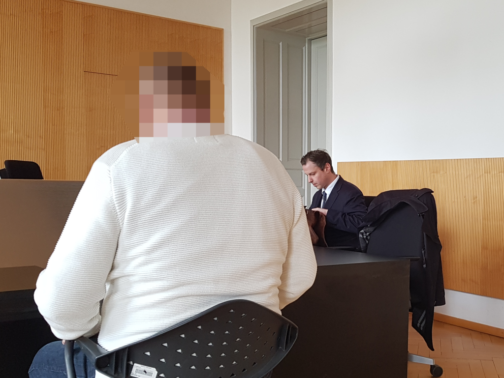 Mit „Ich prügle dich zu Tode“ Tochter bedroht