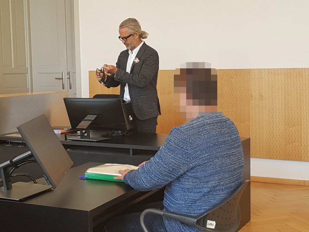 15-jährigen Betrunkenen missbraucht und gefilmt