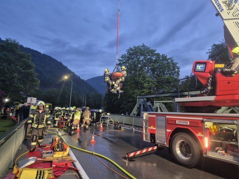 Großübung, Einsatzkräfte, Kaltenbrunnen, Gantschier, Feuerwehr, Rotes Kreuz, MBS