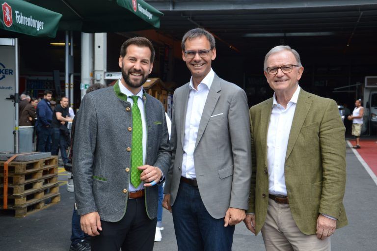 Stimmungsvolles Brauereifest mit Fahrzeugsegnungen: Simon Tschann, Markus Wallner, Karlheinz Kopf