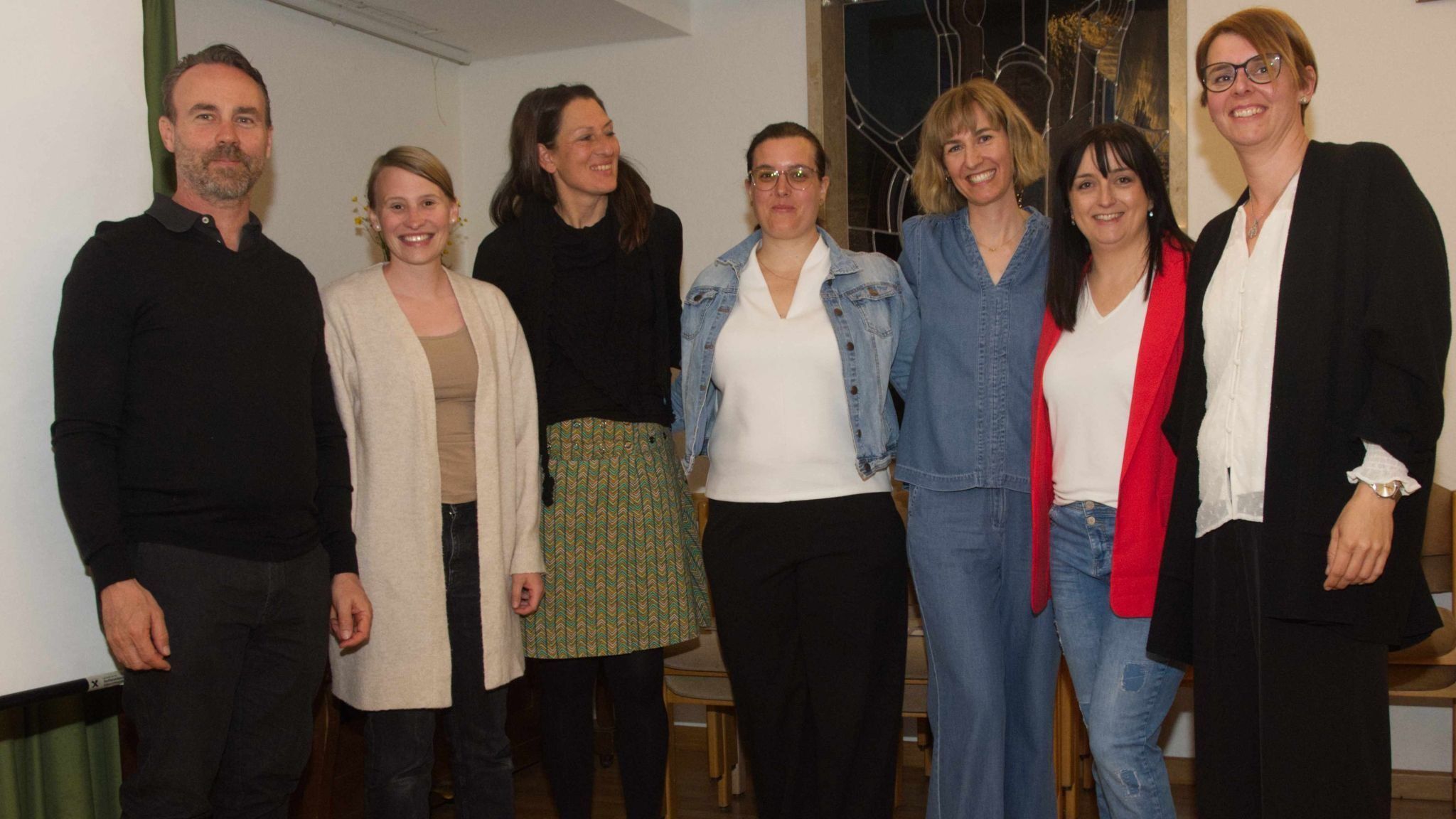 frisch gewählter Vereinsvorstand mit Obfrauen Barbara Sohm (3.v.r.) und Yvonne Winder (2.v.l.)