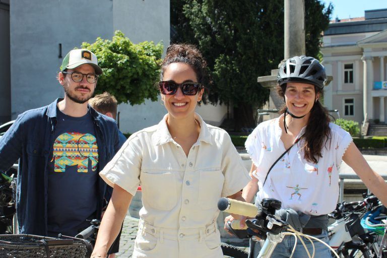 Volle Fahrt voraus – Dornbirn rollt los : Auch diese drei ließen sich die Radparade nicht entgehen.