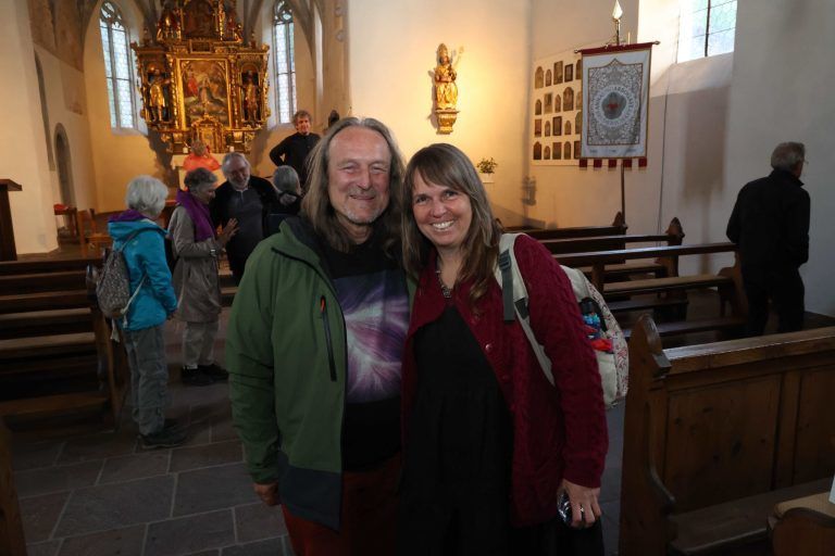 Besinnliches, Musik in Natur und Kirche: "Spaziergangs"-Teilnehmer Christoph Kremmel und Sabine Mähr.