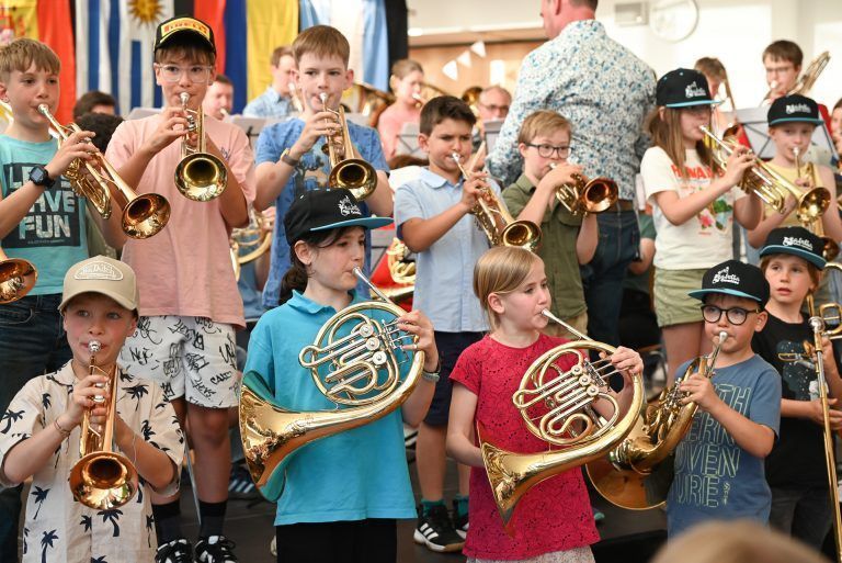 Die Blechbläser der Rheintalischen Musikschule luden zum Blechauflauf in der Mittelschule Hasenfeld.