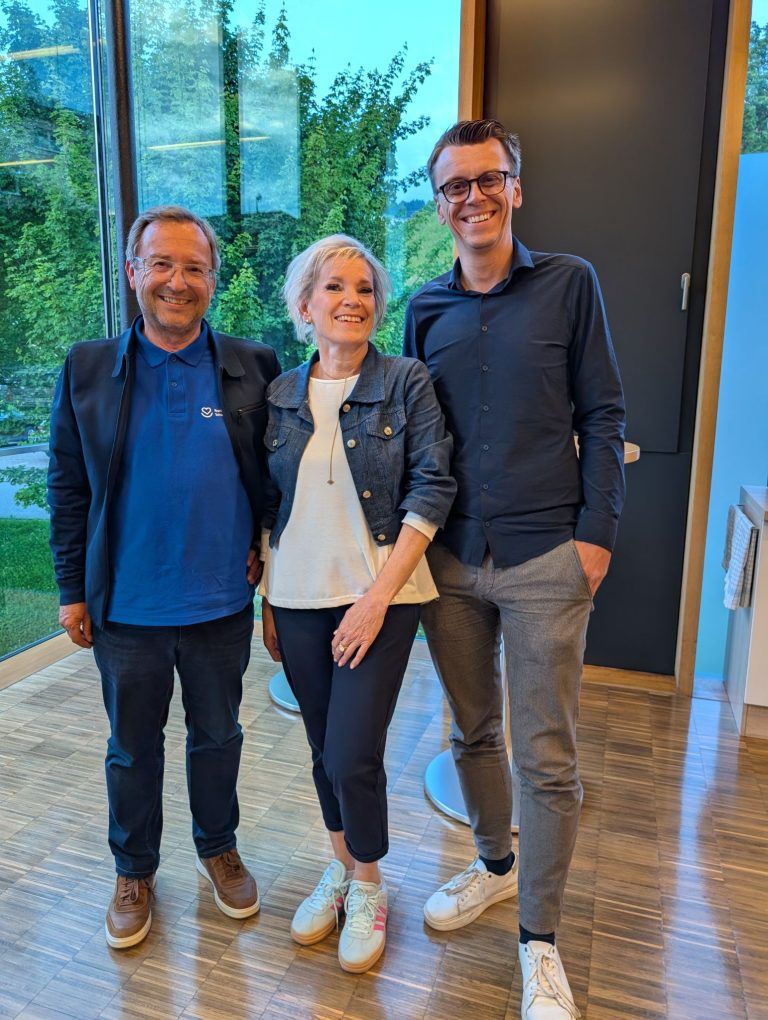 Obmann Werner Böhler durfte Imelda Leite (Beirätin) und Christian Breuss (Kassaprüfer) neu im Team begrüßen. (Foto: NAM)