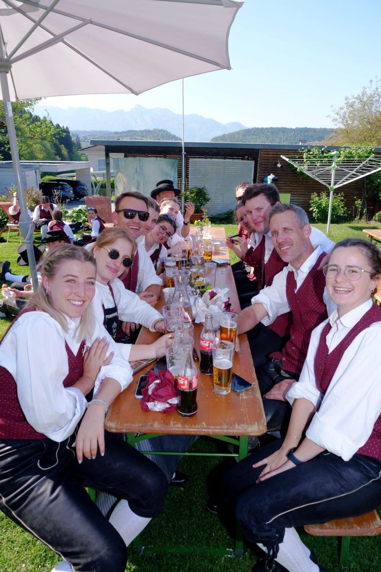 Erster Mai mit zünftiger Blasmusik dabei: Im Garten von Bürgermeister Gohm klang der musikalische Maifeiertag gemütlich aus.