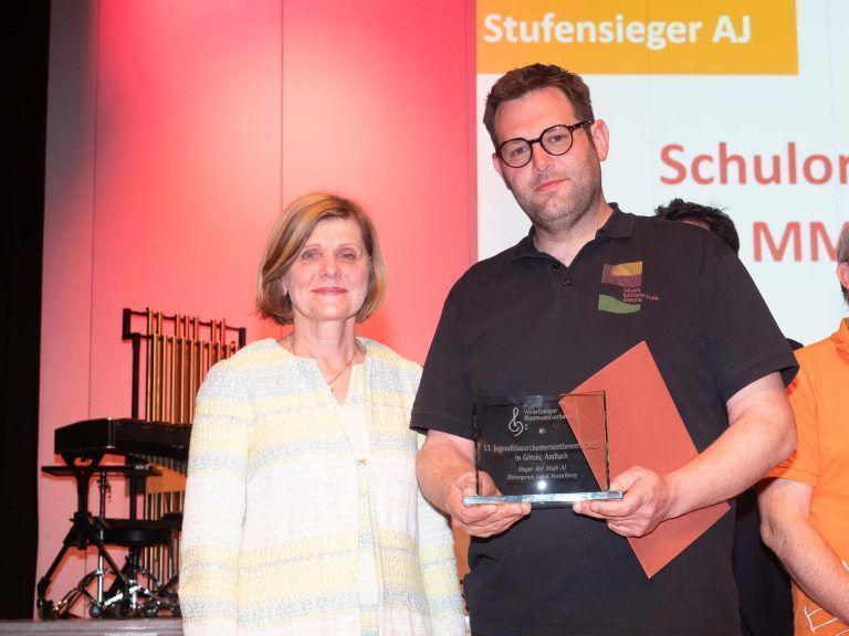 Blasorchesternachwuchs AmBach in Götzis : Landesrätin Barbara Schöbi-Fink mit Michael Schöpf