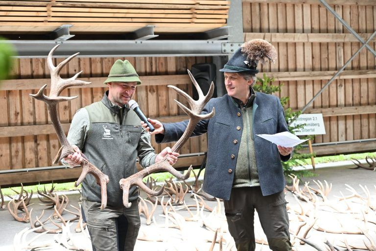 159 Hirschgeweihe zum Jubiläum: Die Punktesieger der einzelnen Hegemeinschaften wurden vorgestellt.