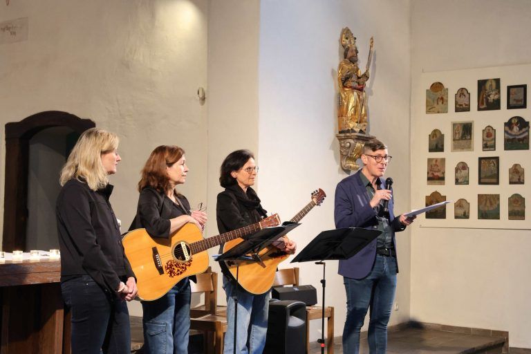 Musik, Gesang, Gedanken und Geschichten: Das Ensemble "stimm.Art" und Michael Fliri.