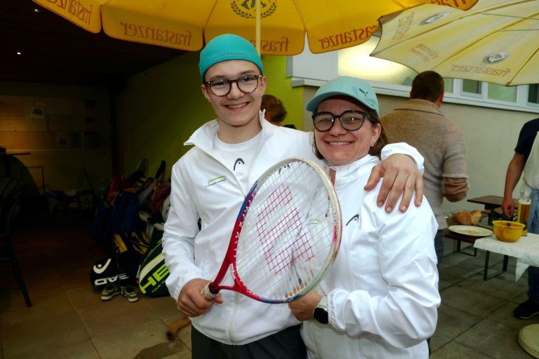 Modernes Flutlicht macht Freude: Simon und Andrea hatten viel Spaß beim Turnier.