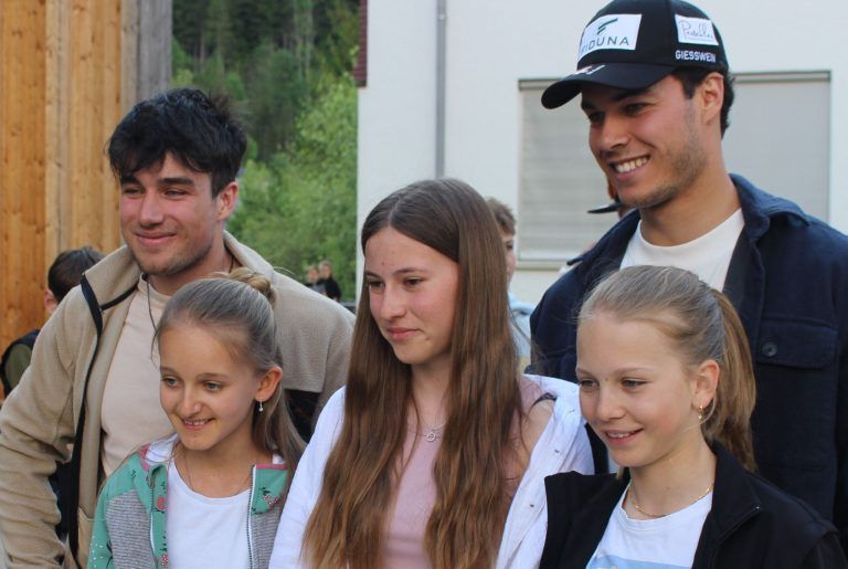 Tiefe Einblicke in die Rennläufer-Seelen: Fotos mit ihren Vorbildern standen ebenso hoch im Kurs.