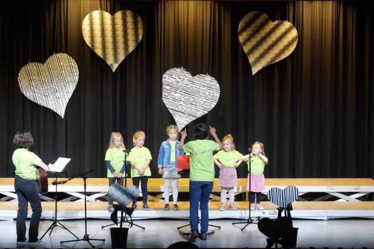 Frisch und fröhlich durchgestartet: Schon die Kleinsten im Chor Schubidu bewiesen großes Gesangstalent.