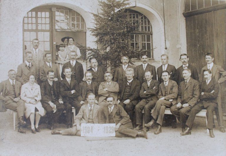 Das vergessene E-Werk in Lorüns: Die Belegschaft 1929 anlässlich des 25-Jahr-Jubiläums (Foto: Stadtarchiv)