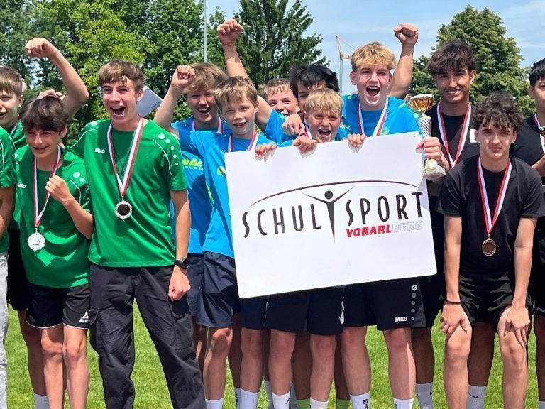 Leichtathletik-Talente im Dreikampf: Bei den Jungen der Regelschulen gewann das Team der MS Egg. (Christoph Neyer)