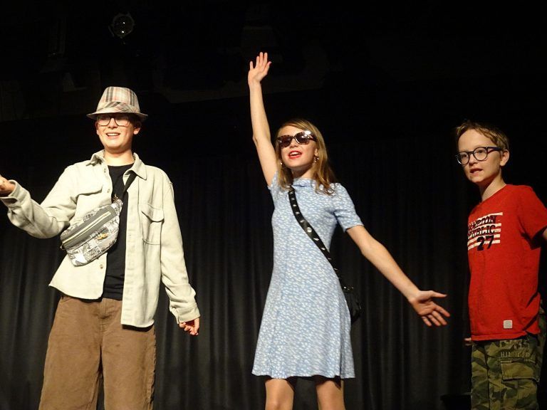 Einmal Europa und zurück: Und die "Goldene Birne" geht an die TiK Kids für ihre tolle Leistung als Schauspieler.