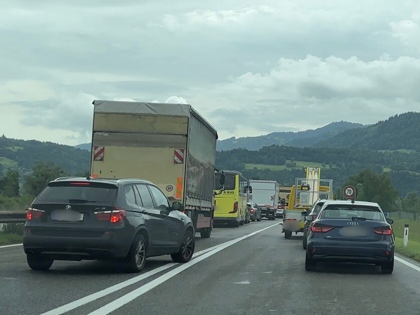Wieder Stau um Güterbahnhof und Kreisverkehr Dornbirn-Nord