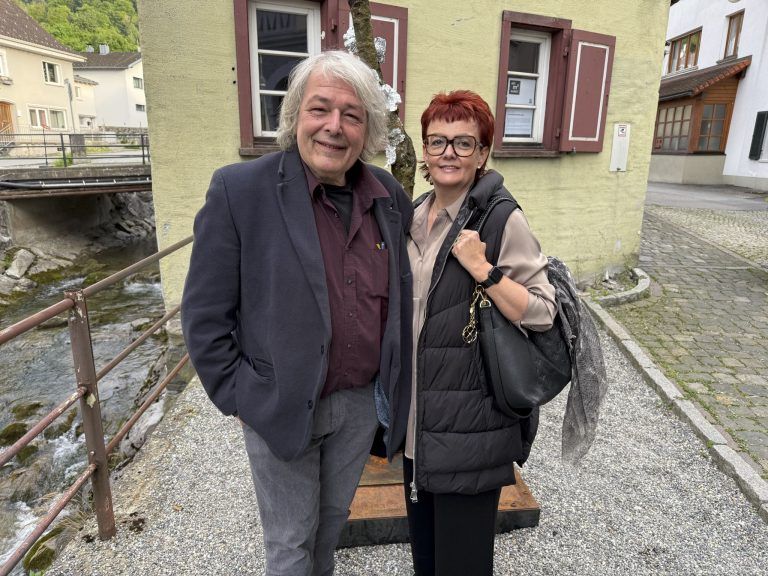 Kurator Günther Blenke beim Kunst-Talk mit Caroline Reis