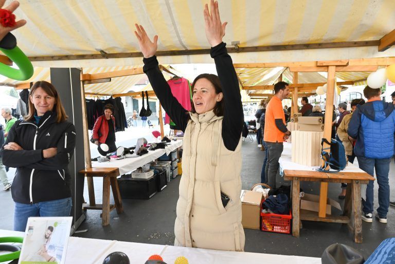 Ein Markt im Zeichen des Sports: Eva Bösch vom Gesundheits- und Bewegungszentrum move gab den Standbesuchern Tipps und beantwortete Fragen.