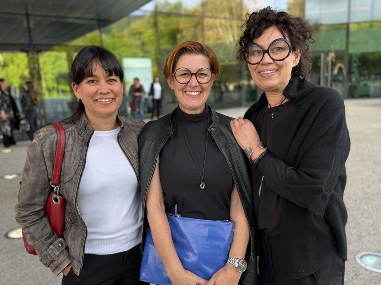 Choreografische Präzision und Ausdruckskraft: Heidi Mark mit ihren Schwestern Sylvie Marte-Troll und Barbara Sandner-Troll.